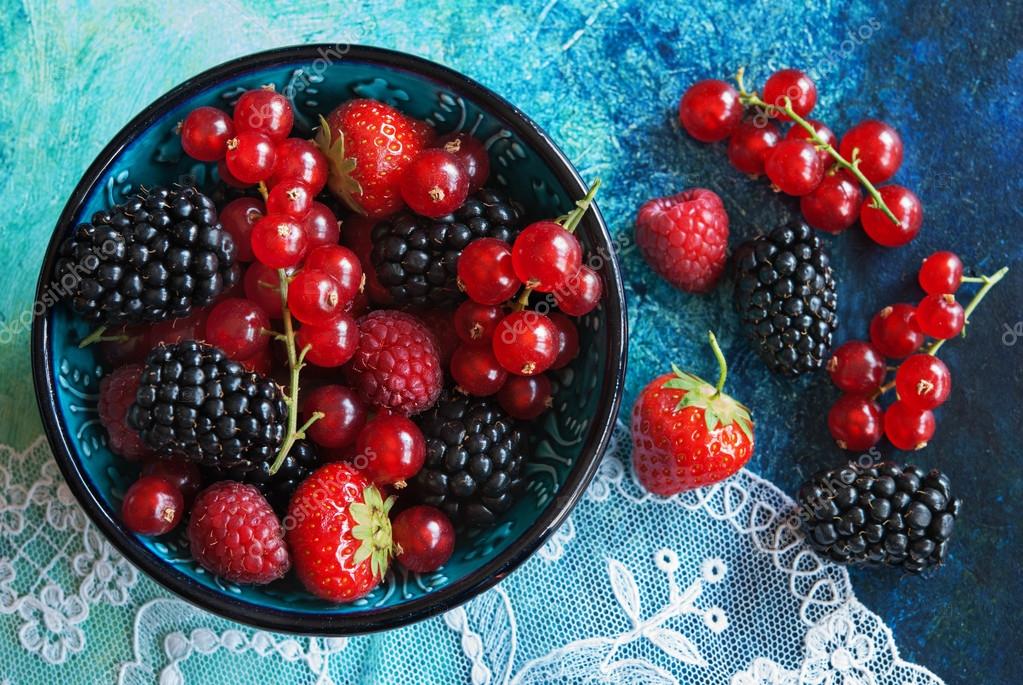 Summer berries in bowl — Stock Photo © Artanika 59487479