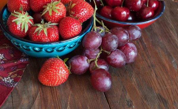 Bagas e uvas — Fotografia de Stock