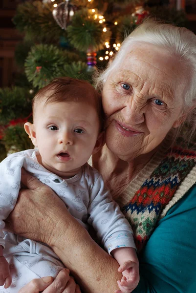 Бабушка и ребенок — стоковое фото