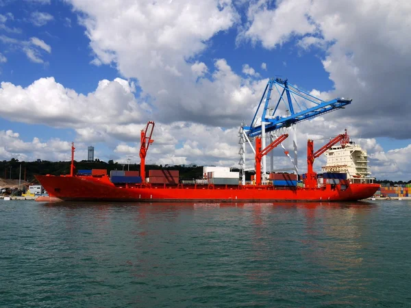 Piros konténerszállító hajó B — Stock Fotó