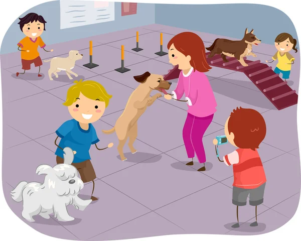 Crianças treinando seus cães — Fotografia de Stock