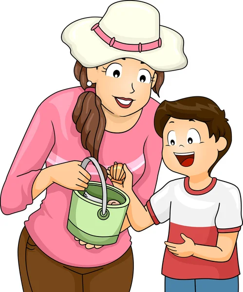 Boy Picking Seashells with Mom — Stock Photo, Image