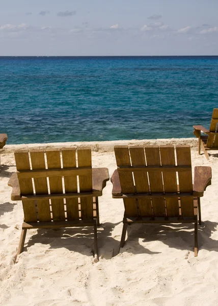 Pareja de sillas en Beach Resort — Foto de Stock