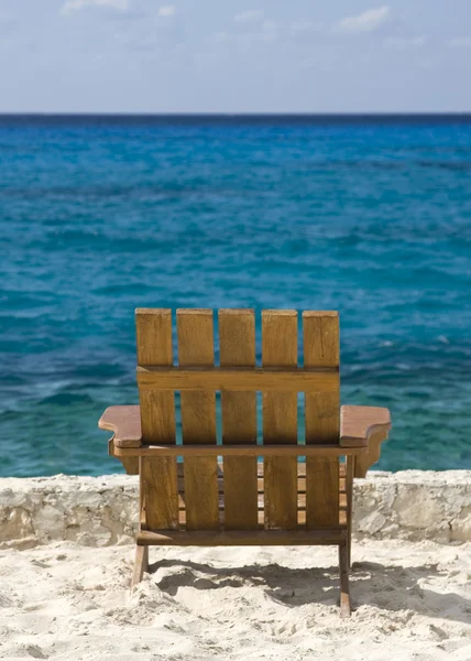 Άδεια καρέκλα στην παραλία — Φωτογραφία Αρχείου