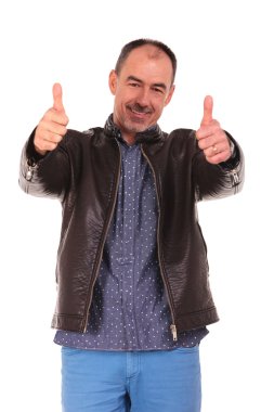 Olgun adam işareti Yaşasın gösterilen