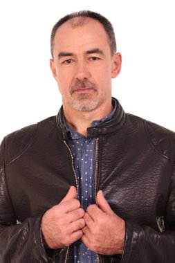 şık erkek deri ceketi sabitleme