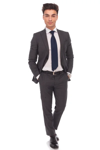 Confident business man standing with hands in pockets — Stock Photo, Image