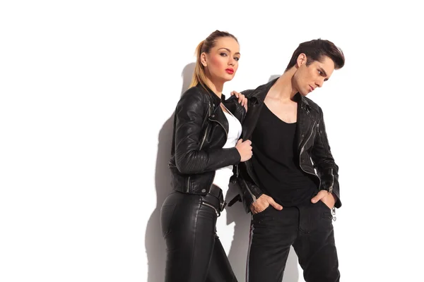 Sexy woman pulling her lover by his leather jacket — Φωτογραφία Αρχείου