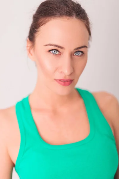 Mujer joven y fresca en camiseta verde —  Fotos de Stock