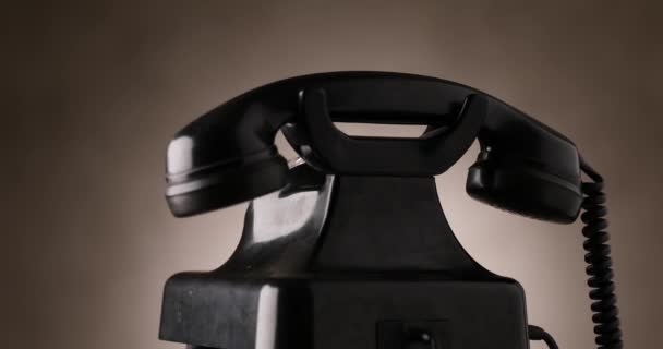 Vista Posteriore Del Telefono Rotante Vintage Nero Che Gira Lentamente — Video Stock