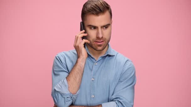 Young Casual Guy Blue Denim Shirt Talking Phone Nodding Smiling — Stock video