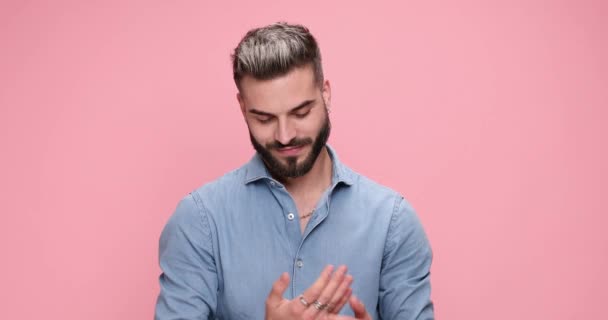 Attractive Casual Man Arranging Himself His Sleeve Bracelet Rings Shirt — Vídeo de Stock