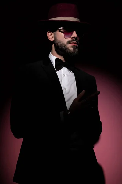 Handsome Mysterious Businessman Holding His Hand Wearing Burgundy Hat Looking — Stock Photo, Image