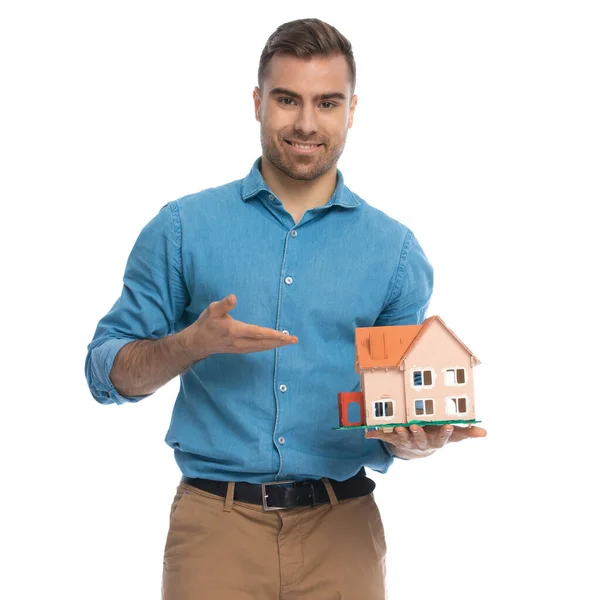 Casual Man Showing His House Smiling White Background — Stock Photo, Image