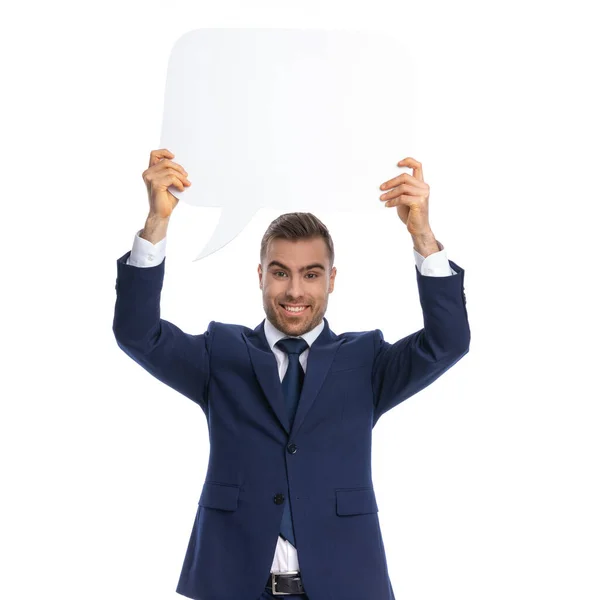 Jovem Animado Terno Azul Marinho Elegante Segurando Bolha Fala Sorrindo — Fotografia de Stock