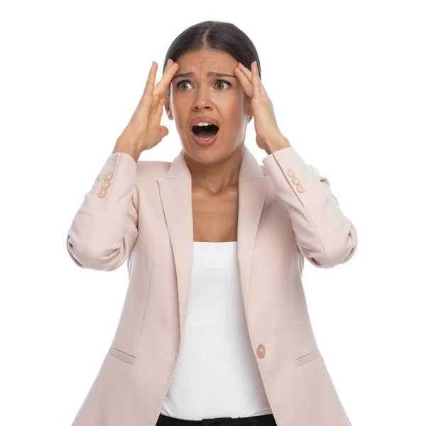 Disturbed Young Female Pink Jacket Holding Hands Forehead Screaming Having — Stock Photo, Image