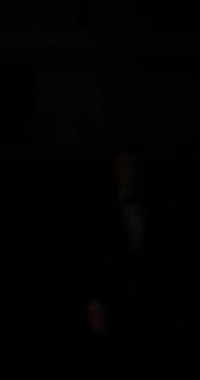 Damadın işaret ettiği dikey video. Evlenme sırası sende.