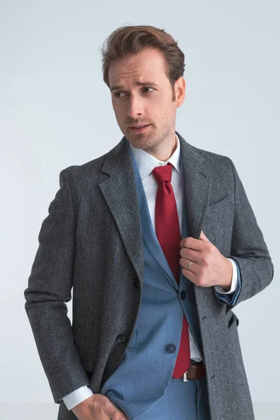 Sexy Businessman Arranging His Coat Sticking One Hand Pocket Looking — Stock Photo, Image