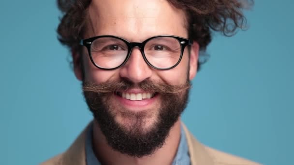Close Happy Young Guy Casual Outfit Glasses Crossing Arms Smiling — Vídeo de Stock