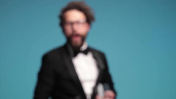 Happy Elegant Man Long Beard Holding Wine Bottle Glasses Dancing — Vídeo de stock