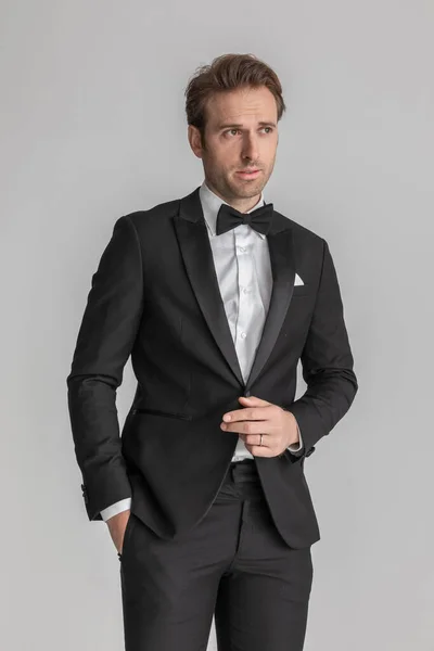 Attractive Businessman Closing His Tux Holding One Hand Pocket Looking — Stock Photo, Image