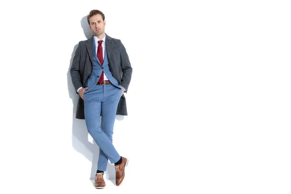 Sexy Businessman Holding His Hands Pockets Posing His Legs Crossed — Stock Photo, Image