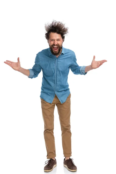Excited Casual Man Screaming Out Loud Holding His Arms Open — Stock Photo, Image