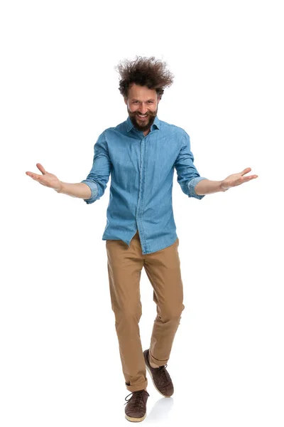 Excited Casual Man Greeting Someone Open Arms Smile His Face — Stock Photo, Image