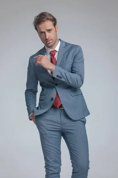 Sexy Businessman Posing One Arm Folded Other Pocket Gray Background — Stock Photo, Image