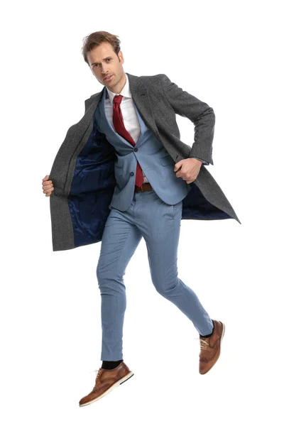 Full Body Foto Van Elegante Sexy Man Blauw Pak Springen — Stockfoto