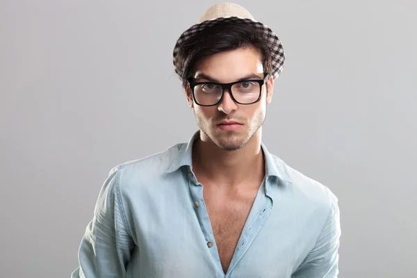 眼鏡をかけている男のクローズ アップ — ストック写真