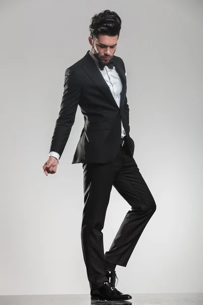 Young man in tuxedo looking down — Stock Photo, Image