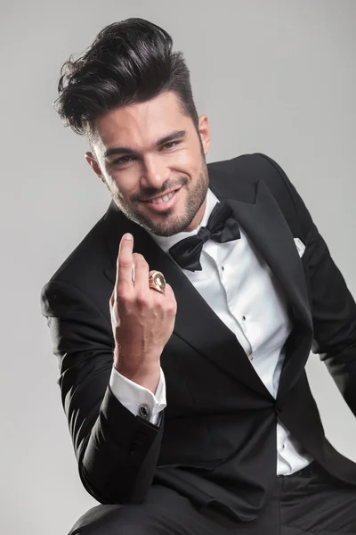 Handsome young man in tuxedo smiling for the camera — Stock Photo, Image