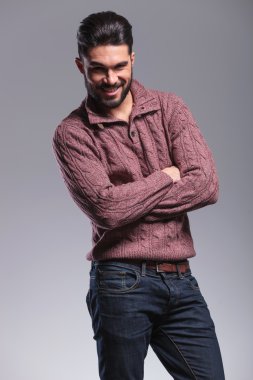 genç adam onun el ele geçti