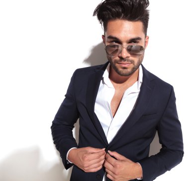 Ceketini kapanış cazip iş adamı 