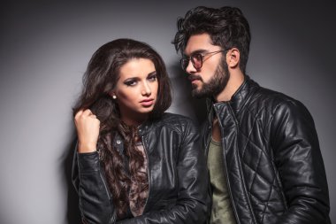  Saçlarını çekerek kadın moda