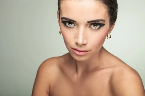 Close up picture of a young beauty woman — Stock Photo, Image