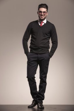 Yakışıklı genç iş adamı.