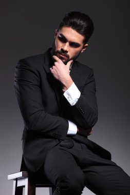 zarif iş adamı düşünme