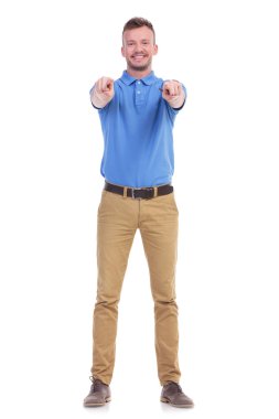 Sana iki elinizle rahat genç adam Puan