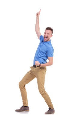 Casual genç adam alkış ve Puan