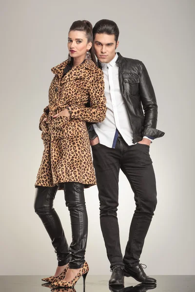 Fashion couple looking at the camera — Stock Photo, Image