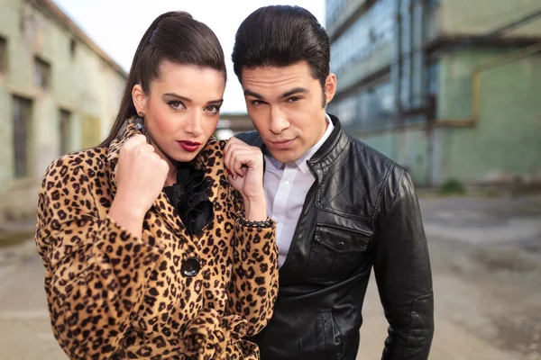 Young fashion couple posing near old factories. — Stock Photo, Image