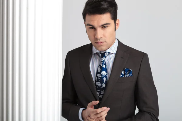 Elegant business man looking at the camera — Stock Photo, Image