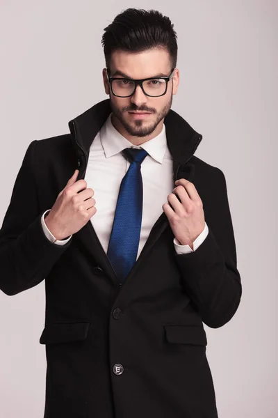 Handsome young business man pulling his collar — Stock Photo, Image