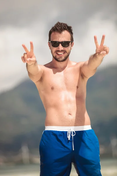 Young happy man posing on the beach — Stock Photo, Image