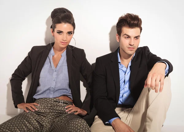 Young man sitting on the floor next to his girlfriend — Stock Photo, Image