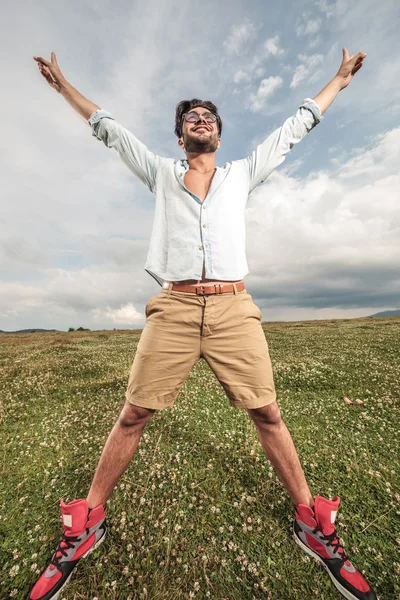 Fashion man enjoying life and freedom outdoor — Stock Photo, Image