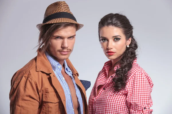 Young fashion couple looking at the camera — Stock Photo, Image