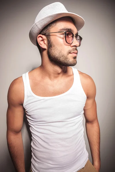 Young casual man holding his hands in pocket — Stock Photo, Image